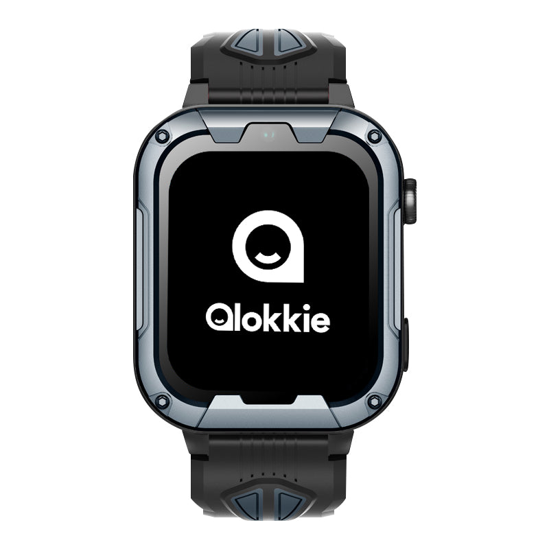 Vooraanzicht van de grijze Kiddo Play GPS horloge van kind, gesloten alsof het om een pols zit. Logo en camera zichtbaar op het display.