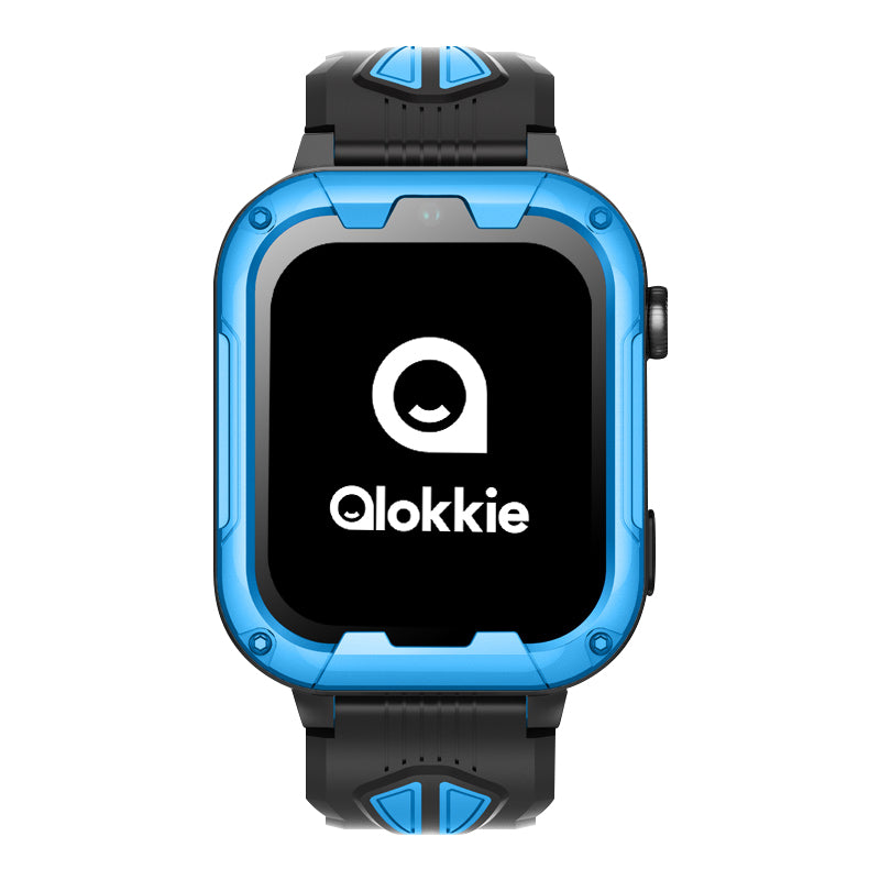 Vooraanzicht van het Kiddo Play GPS horloge kind, gesloten alsof het om een pols zit. Logo en camera zichtbaar op het display. (