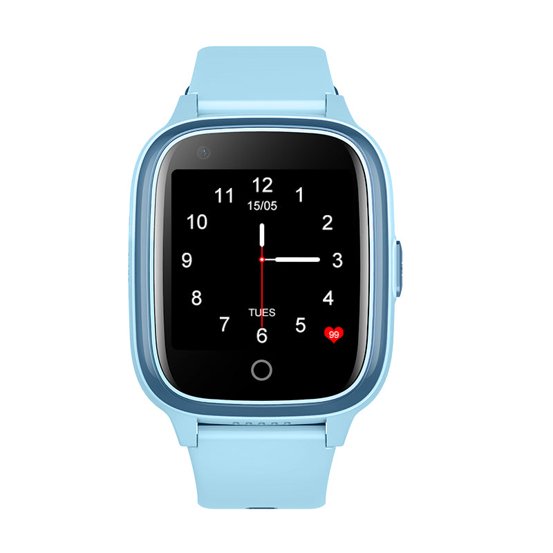 Vooraanzicht van de blauwe Kiddo 21 GPS horloge van Qlokkie, gesloten alsof het om een pols zit. Logo en camera zichtbaar op het display.